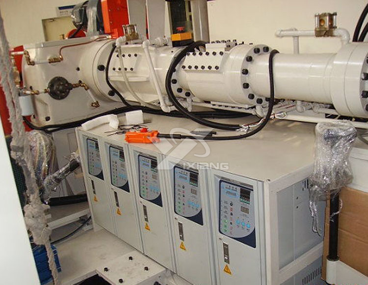 億翔淺析高溫模溫機(jī)的特點(diǎn)與優(yōu)勢(shì)